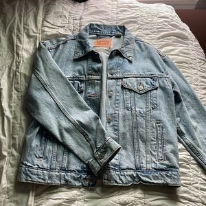 XL Levi’s large denim jacket